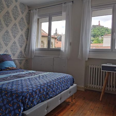 Chambre Privee Dans Appart Partage, Centre Ville, Avec Vue Sur Les Monuments Le Puy-en-Velay Luaran gambar
