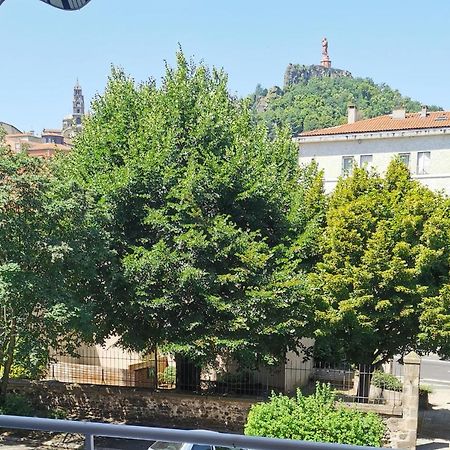 Chambre Privee Dans Appart Partage, Centre Ville, Avec Vue Sur Les Monuments Le Puy-en-Velay Luaran gambar