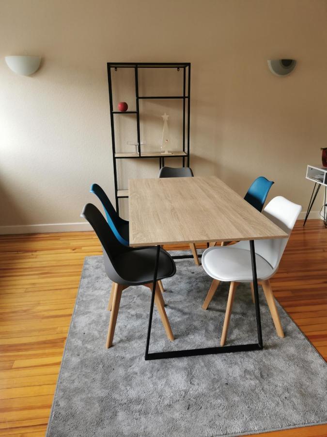 Chambre Privee Dans Appart Partage, Centre Ville, Avec Vue Sur Les Monuments Le Puy-en-Velay Luaran gambar