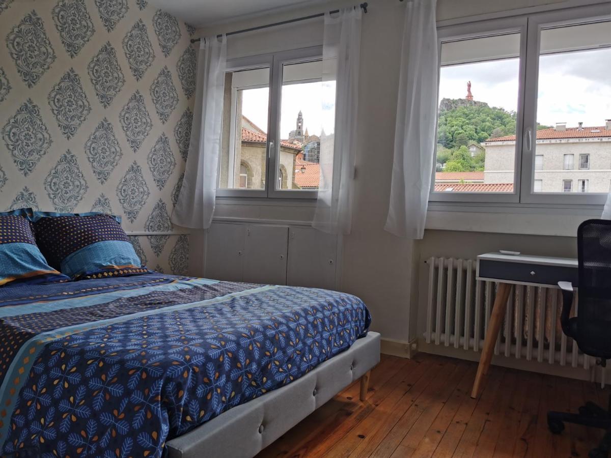 Chambre Privee Dans Appart Partage, Centre Ville, Avec Vue Sur Les Monuments Le Puy-en-Velay Luaran gambar