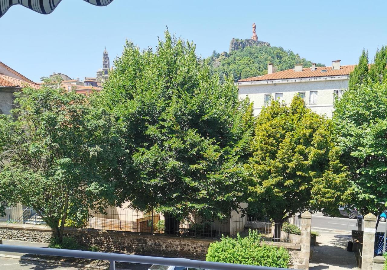 Chambre Privee Dans Appart Partage, Centre Ville, Avec Vue Sur Les Monuments Le Puy-en-Velay Luaran gambar