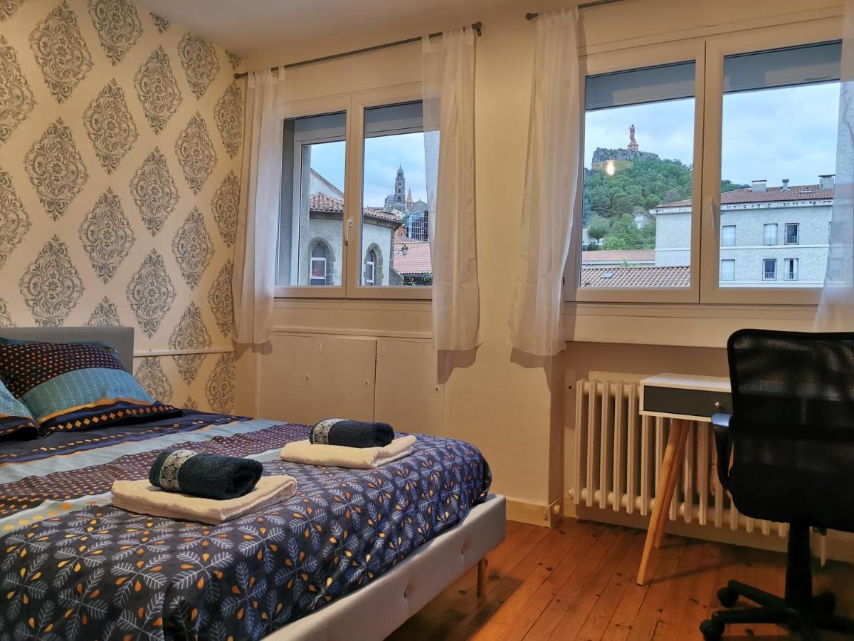 Chambre Privee Dans Appart Partage, Centre Ville, Avec Vue Sur Les Monuments Le Puy-en-Velay Luaran gambar