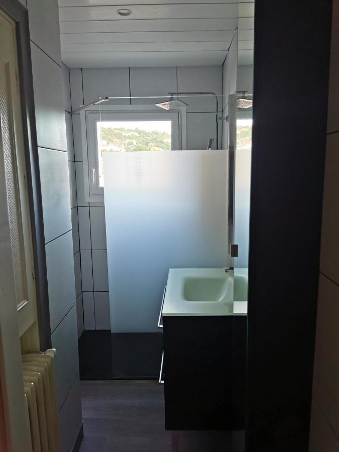 Chambre Privee Dans Appart Partage, Centre Ville, Avec Vue Sur Les Monuments Le Puy-en-Velay Luaran gambar
