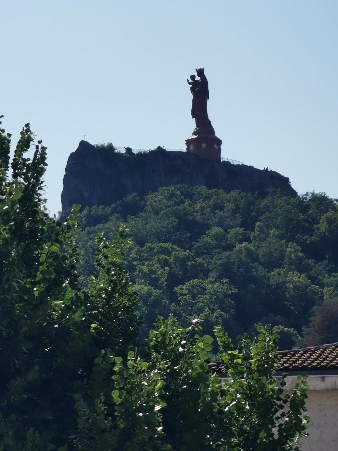 Chambre Privee Dans Appart Partage, Centre Ville, Avec Vue Sur Les Monuments Le Puy-en-Velay Luaran gambar