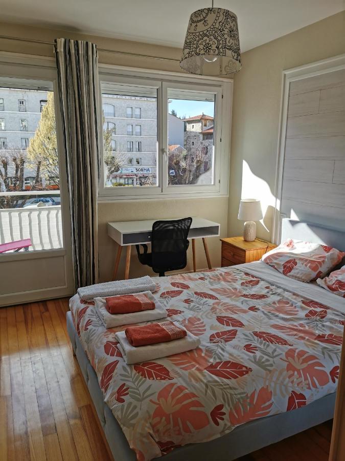 Chambre Privee Dans Appart Partage, Centre Ville, Avec Vue Sur Les Monuments Le Puy-en-Velay Luaran gambar